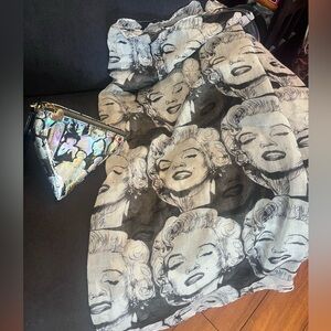 Marilyn Monroe Bundle with Scarf that has her face and triangular pocketbook